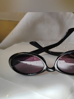 Personal Optics Oval Reader Sunglasses. Black Frames With Purple Tone Lenses.